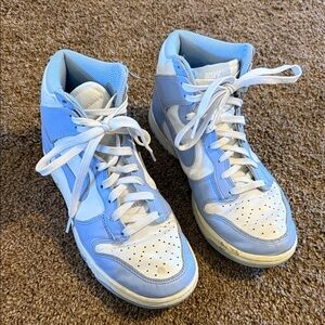 Women’s Nike Dunks light blue white tennis shoes high top sneakers sz 8